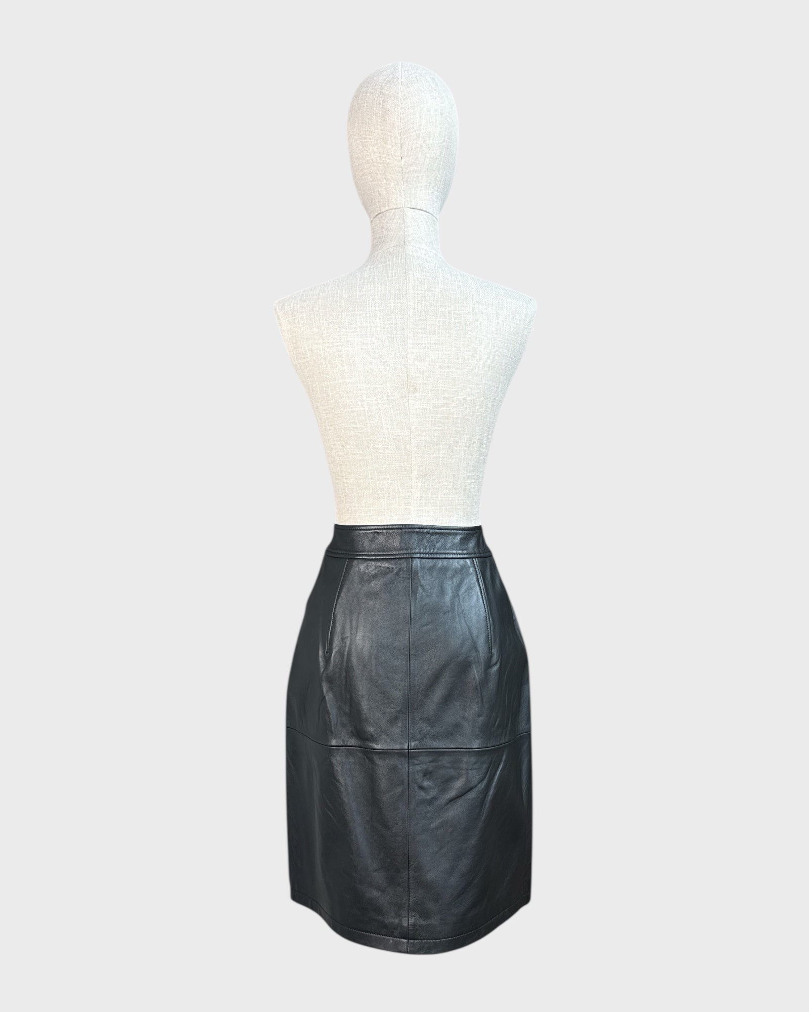 Lurela Hugo black leather skirt, size S